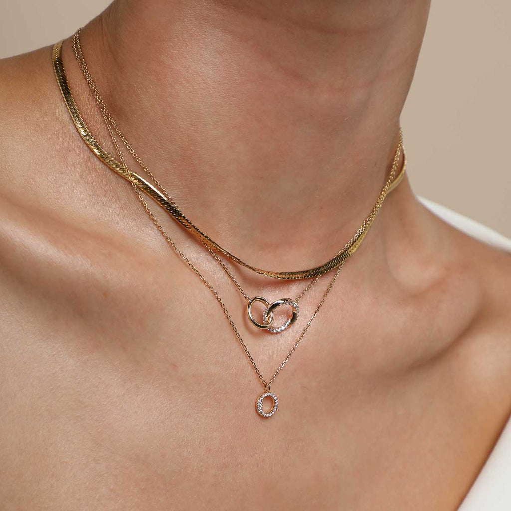 O Initial Pavé Pendant Necklace in Gold