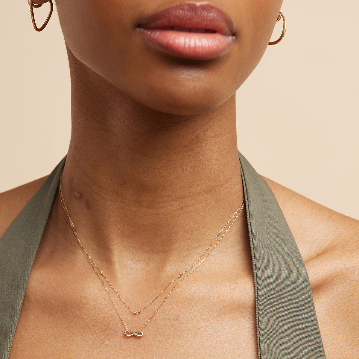 Infinite Pendant Necklace in Solid Gold