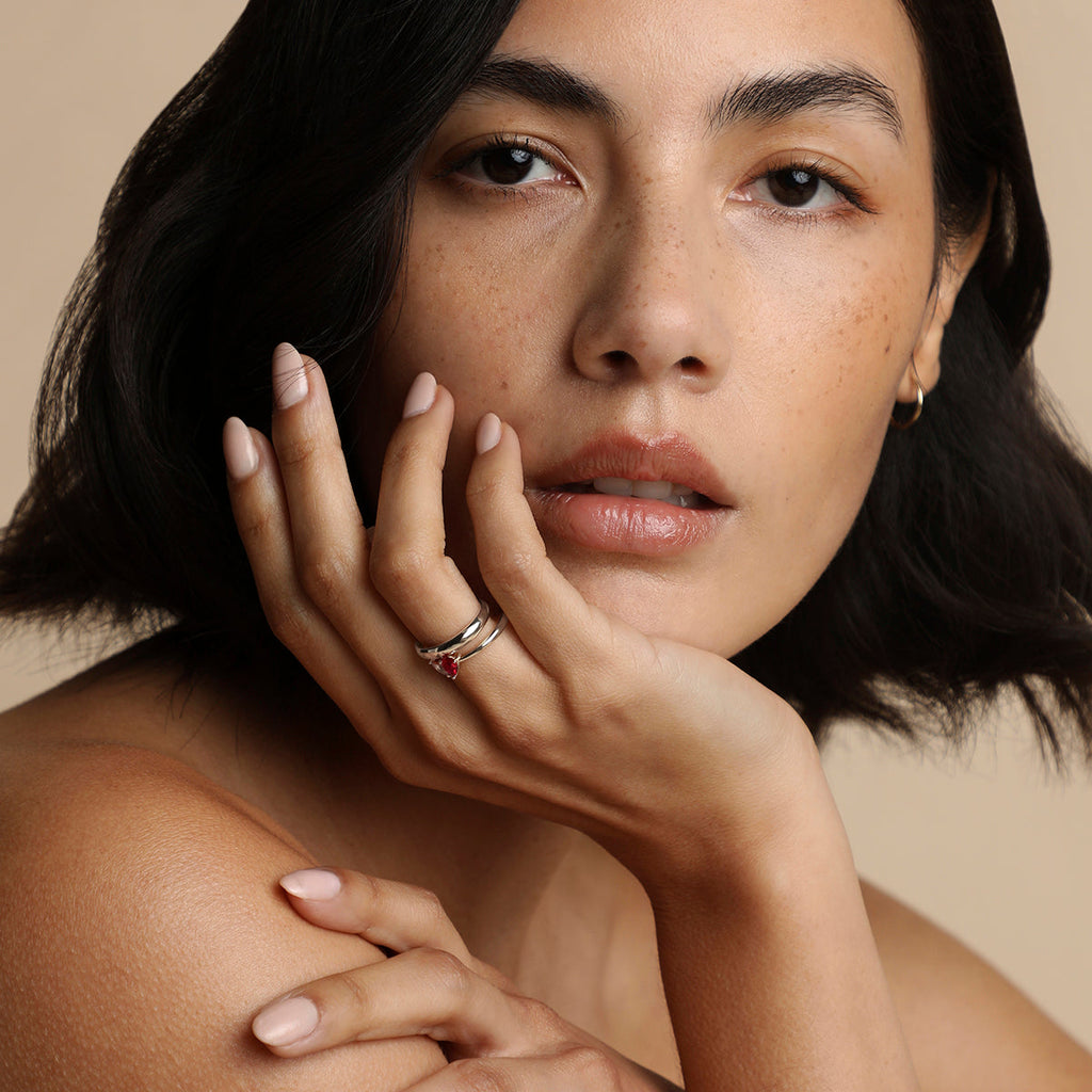 Astrid et Miyu Milestone Ring in Solid White Gold