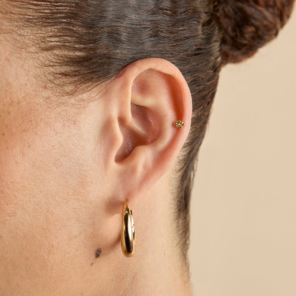 Shell Titanium Piercing Stud in Gold