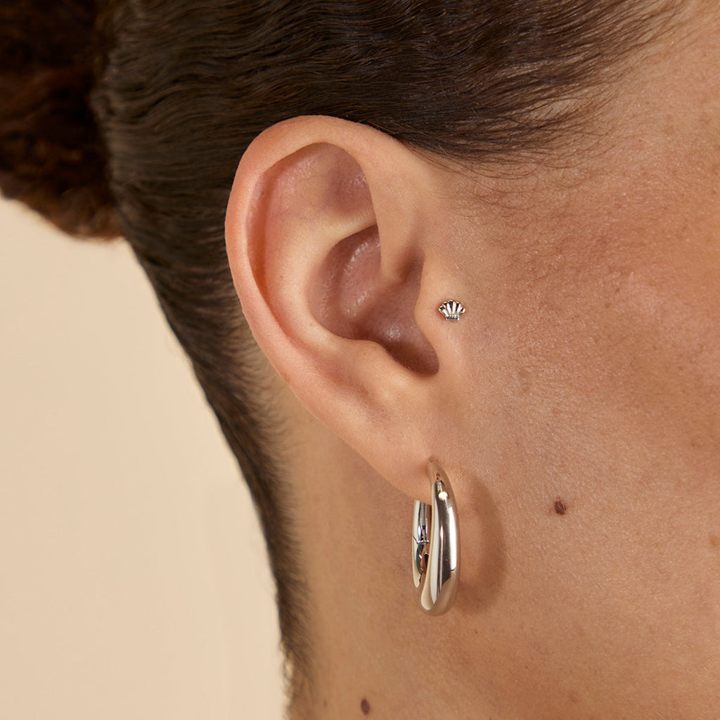 Shell Titanium Piercing Stud in Platinum