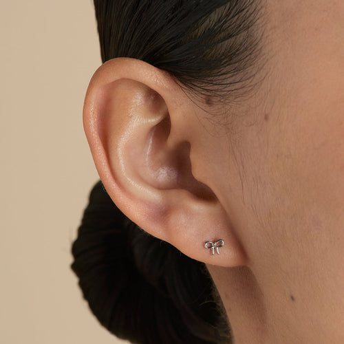 Bow Titanium Piercing Stud in Platinum