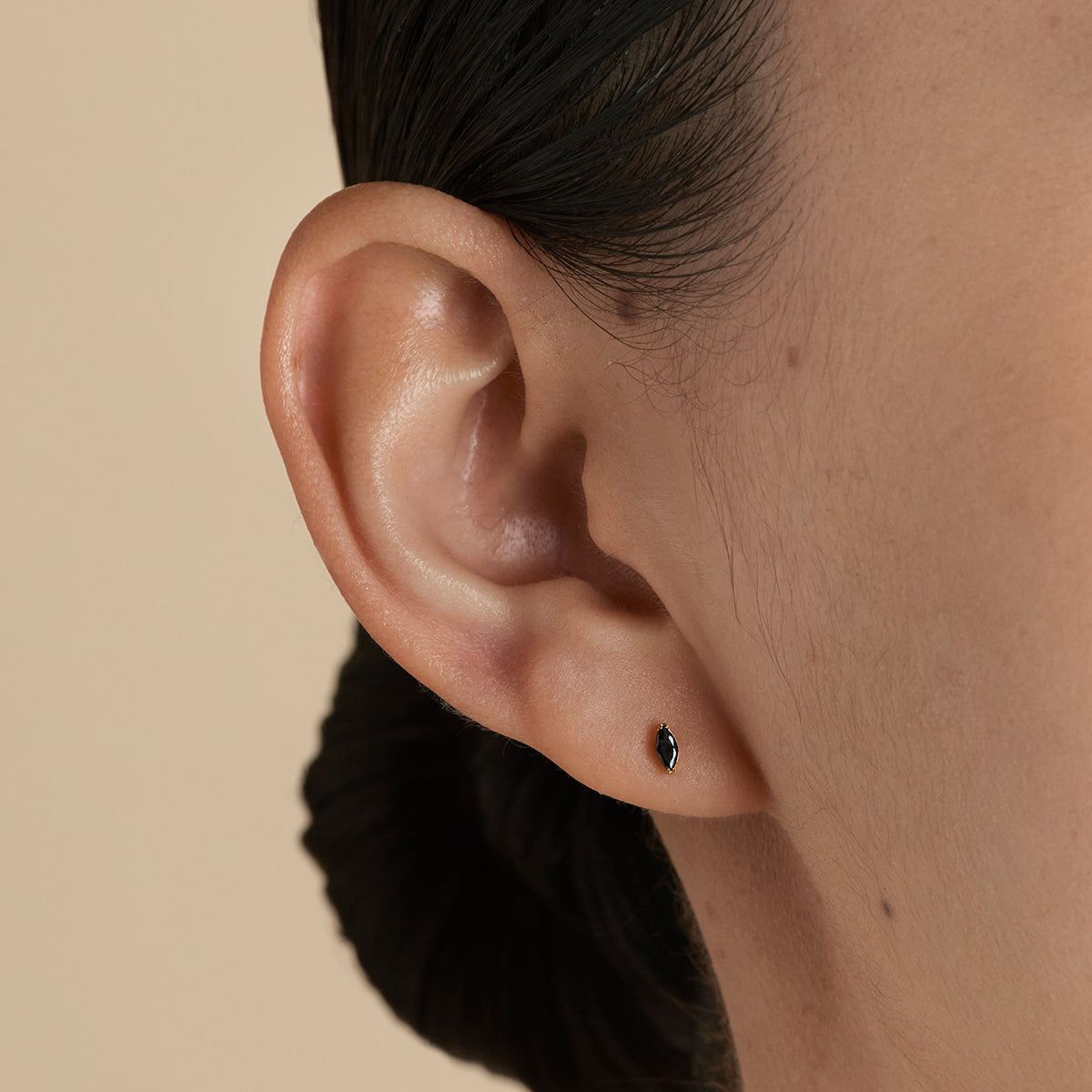 Black Crystal Marquise Titanium Piercing Stud in Gold