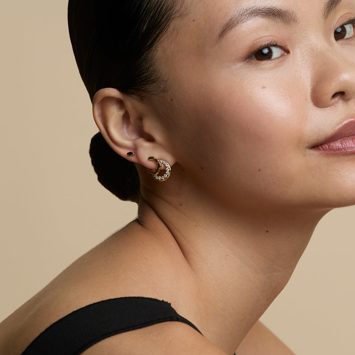 Black Crystal Marquise Titanium Piercing Stud in Gold