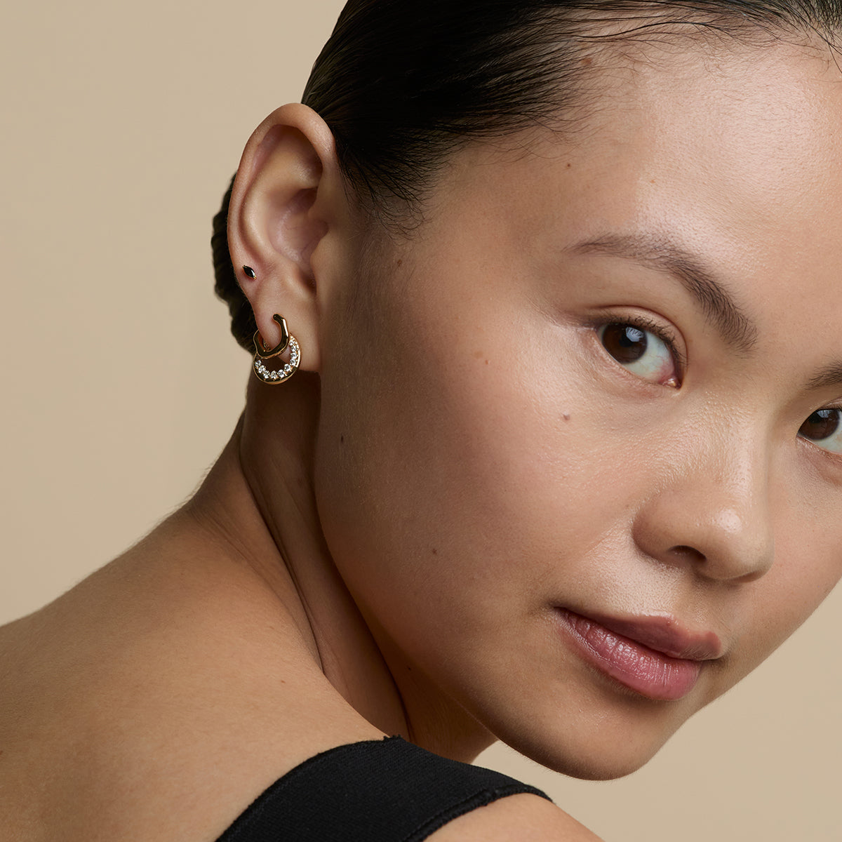 Black Crystal Marquise Titanium Piercing Stud in Gold