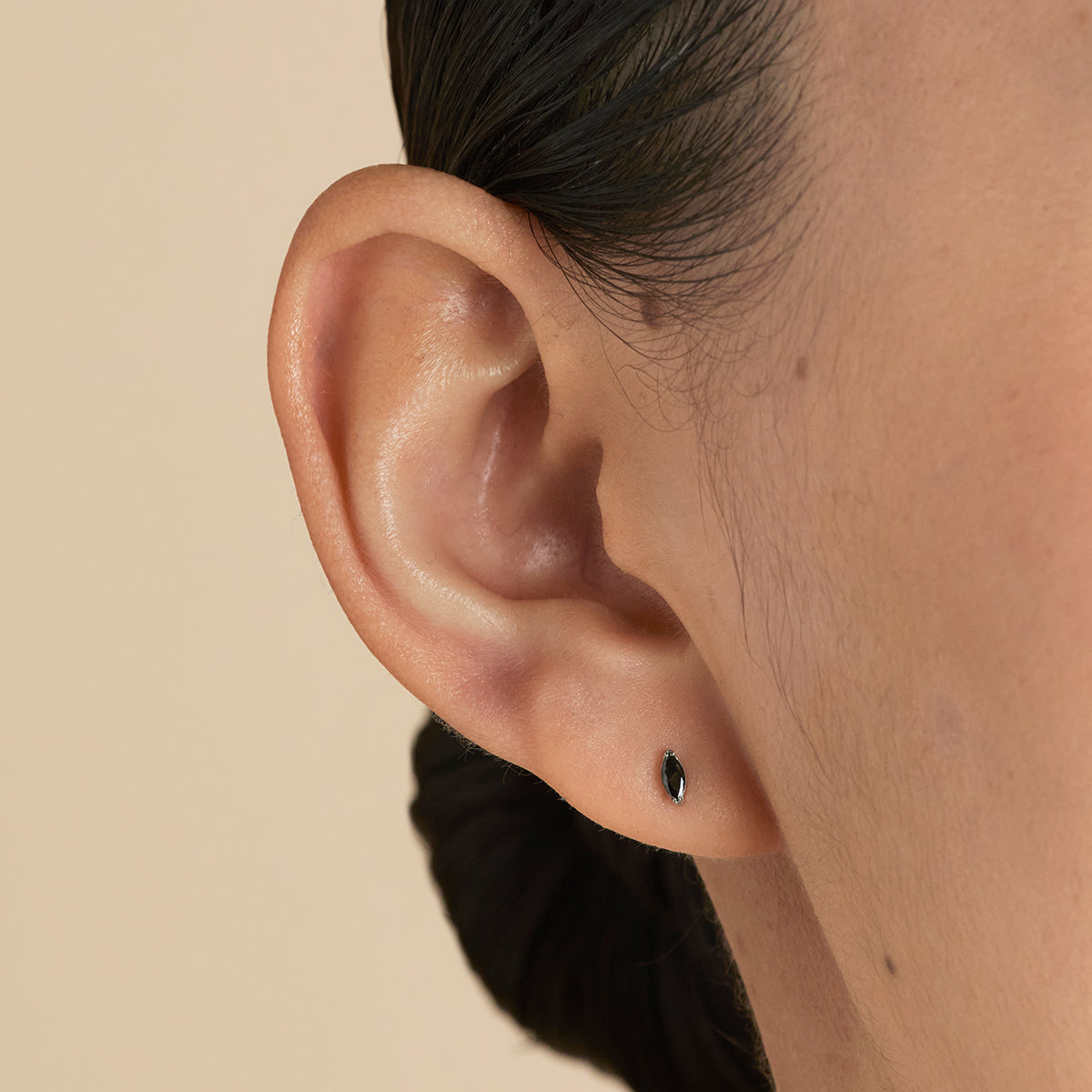 Black Crystal Marquise Titanium Piercing Stud in Platinum