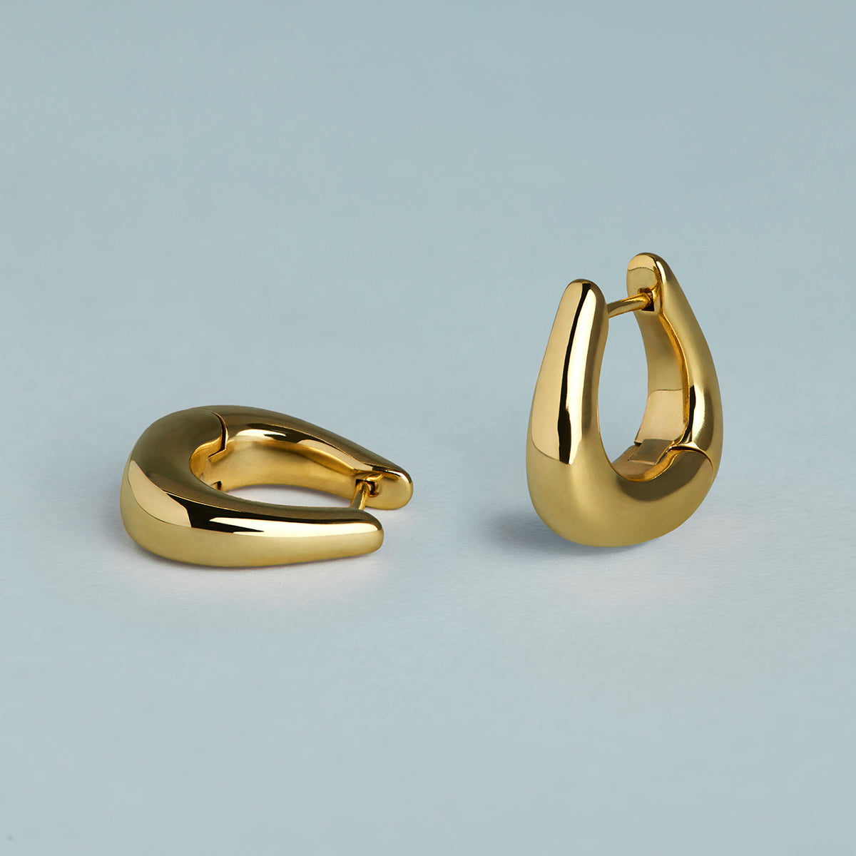 Saddle Small Hoops in Gold