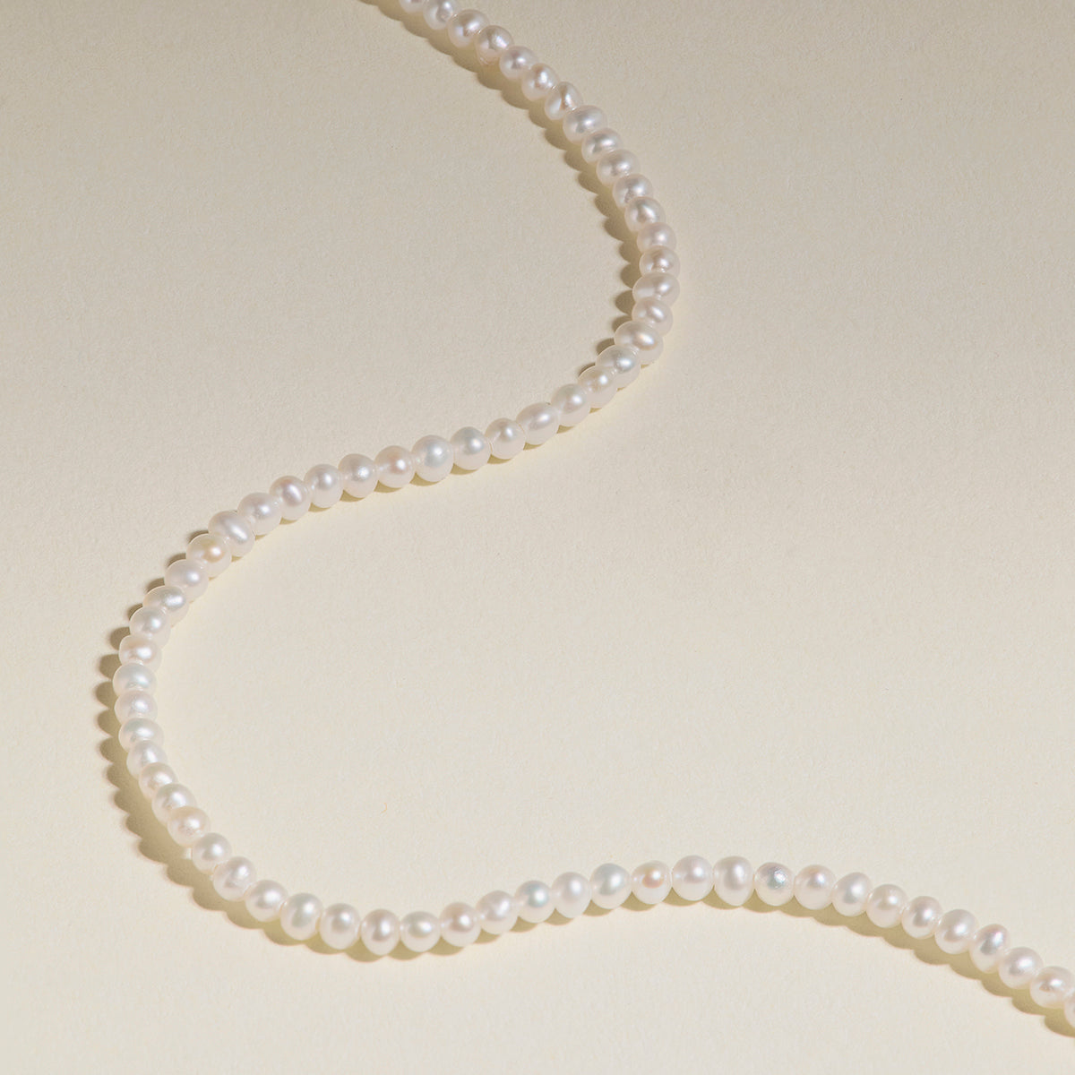 Pearl Necklace in Solid White Gold