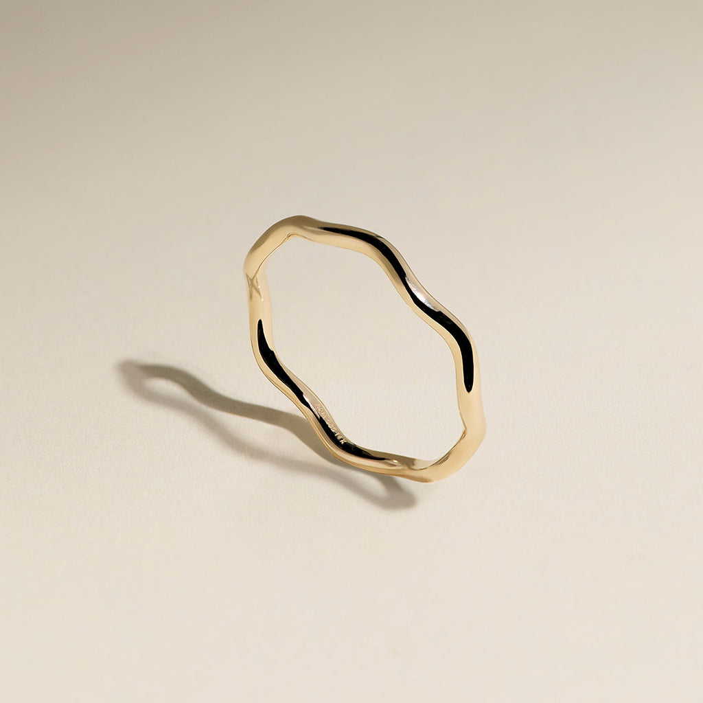 Scalloped Band Ring in Solid Gold