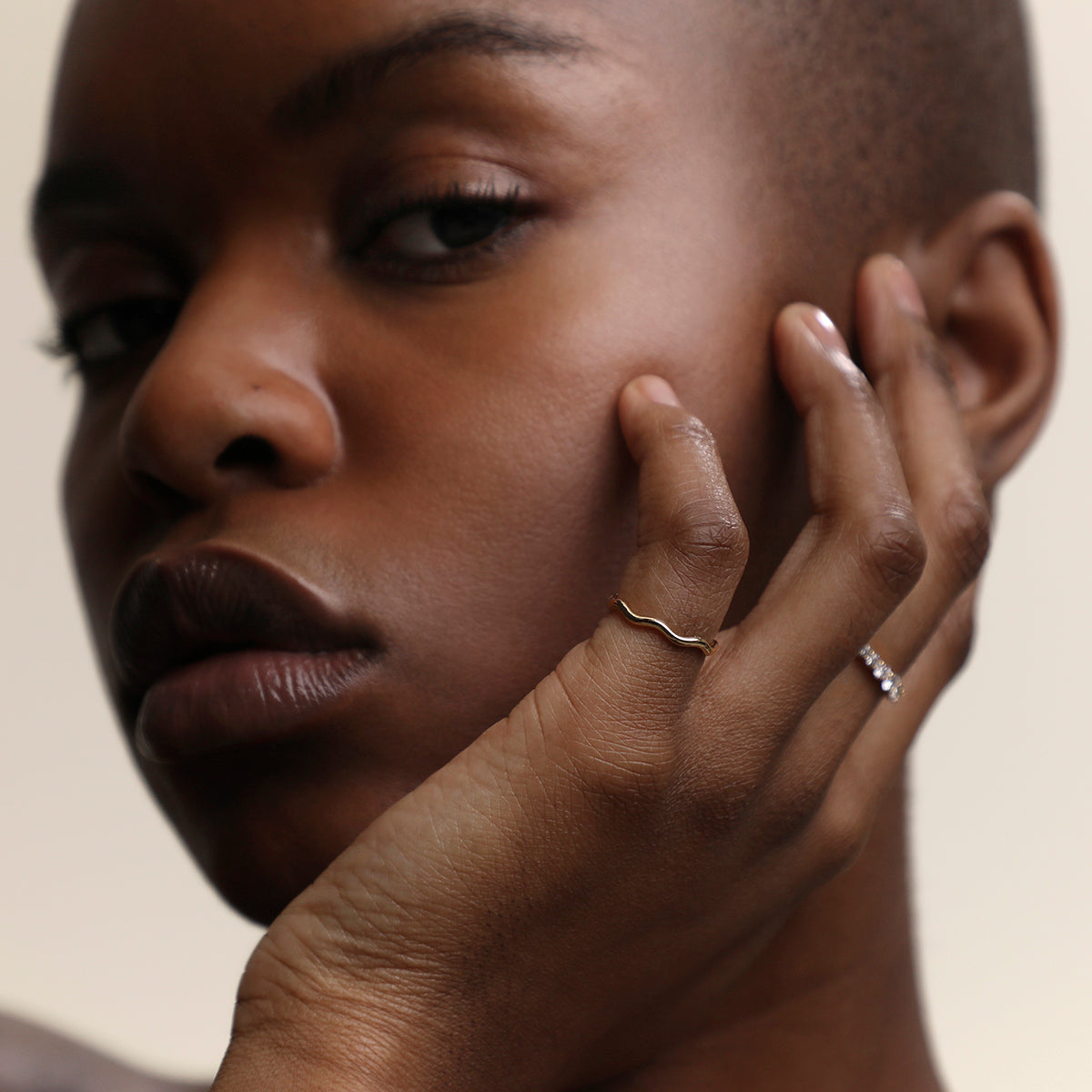 Scalloped Band Ring in Solid Gold