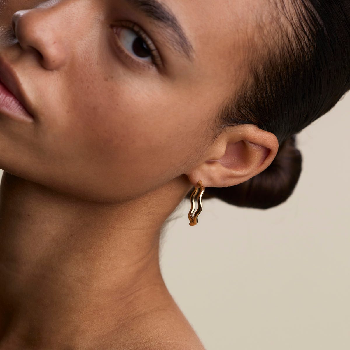 Scalloped Large Hoops in Gold