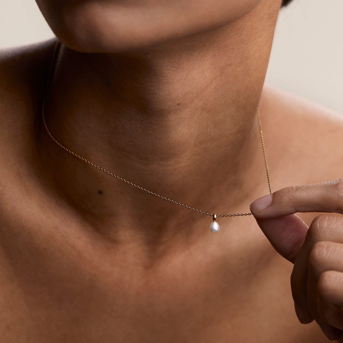 Pearl Pendant Necklace in Gold