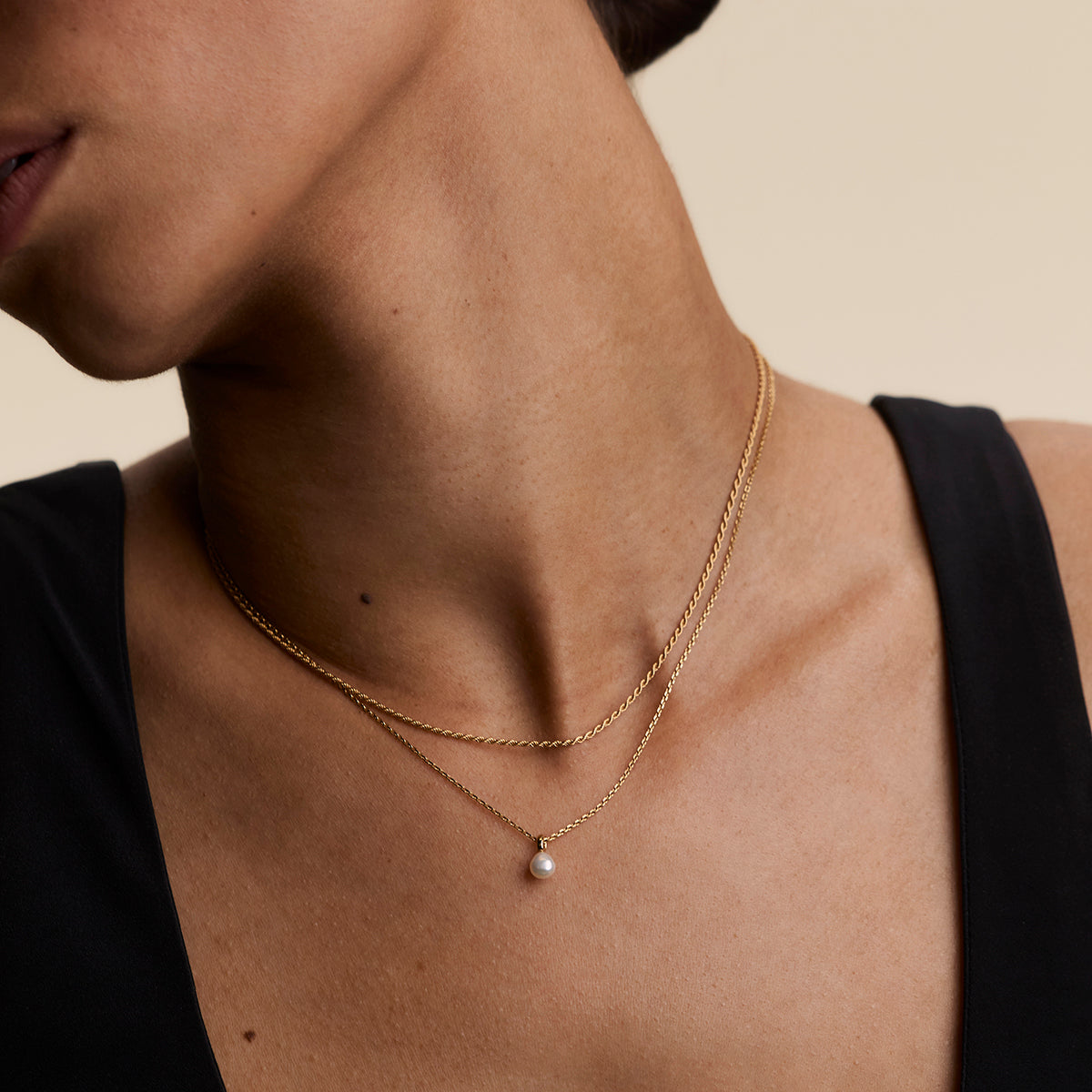 Pearl Pendant Necklace in Gold