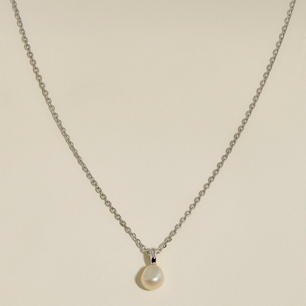 Pearl Pendant Necklace in Silver