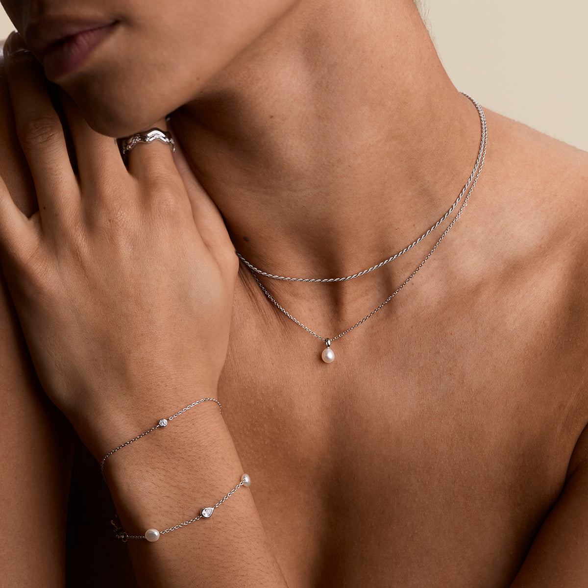 Pearl Pendant Necklace in Silver