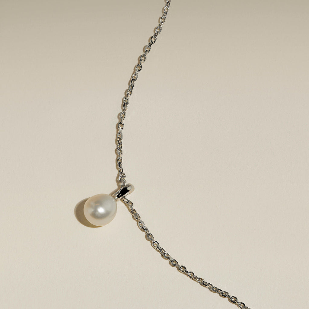 Pearl Pendant Necklace in Silver