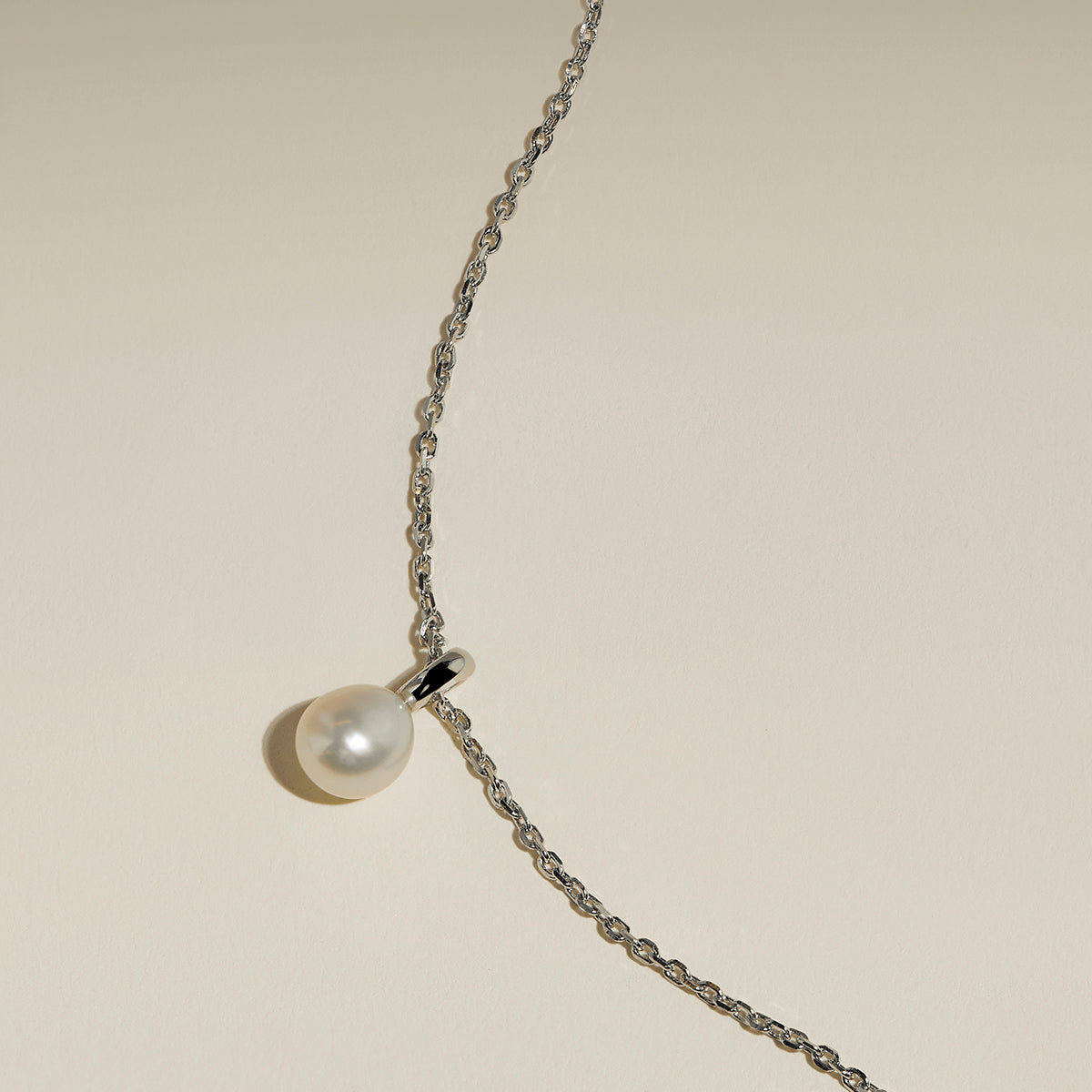 Pearl Pendant Necklace in Silver