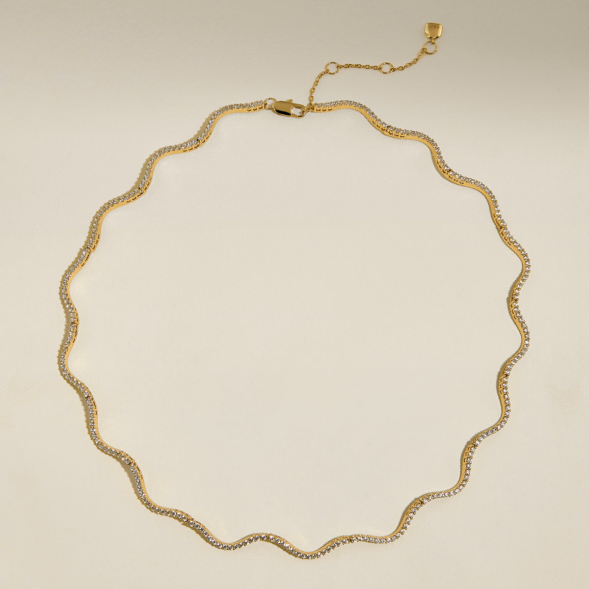 Scalloped Tennis Chain Necklace in Gold