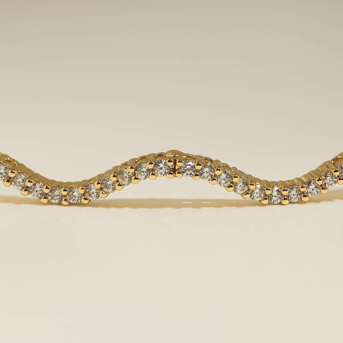 Scalloped Tennis Chain Necklace in Gold