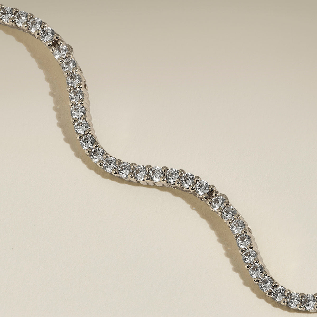 Scalloped Tennis Chain Necklace in Silver