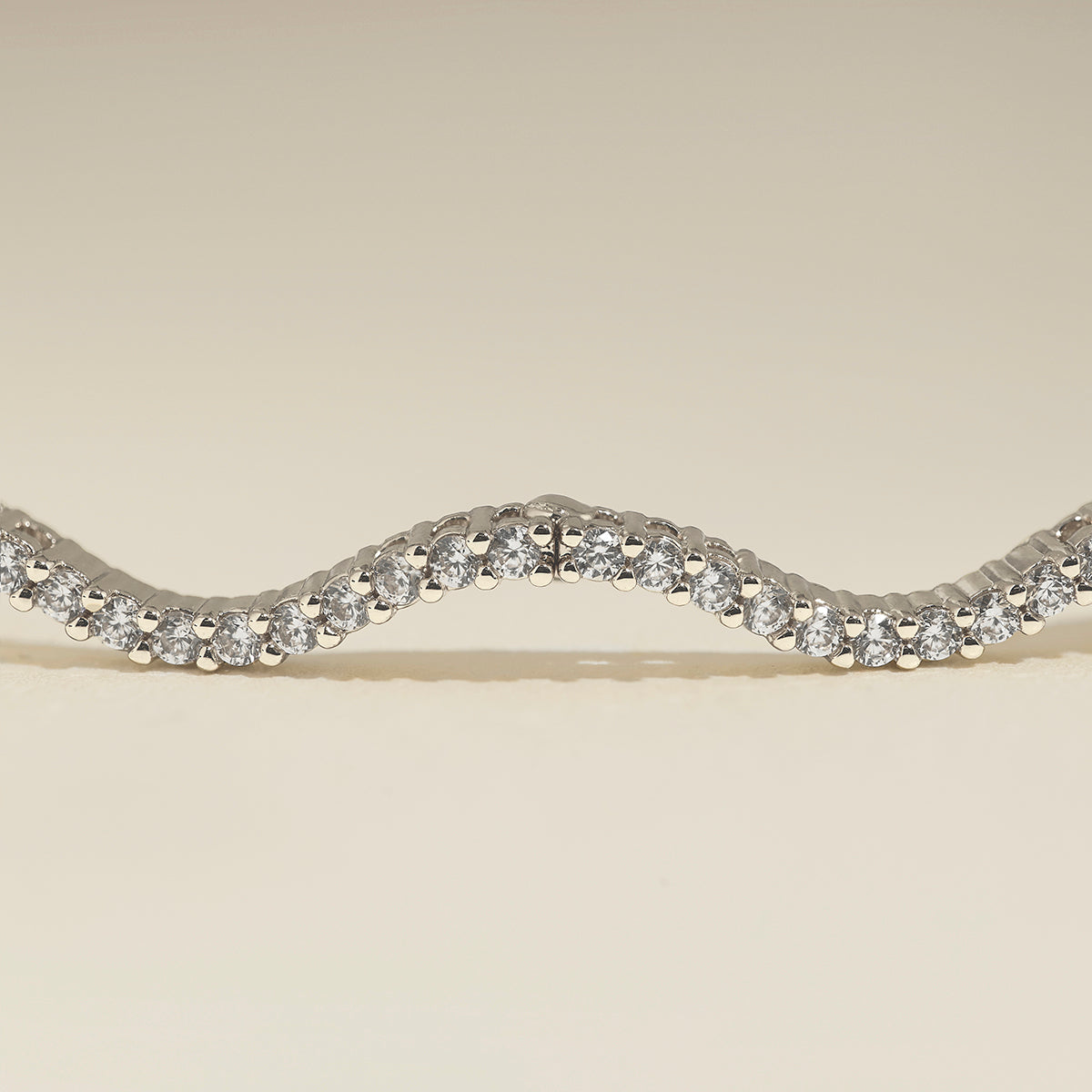 Scalloped Tennis Chain Necklace in Silver
