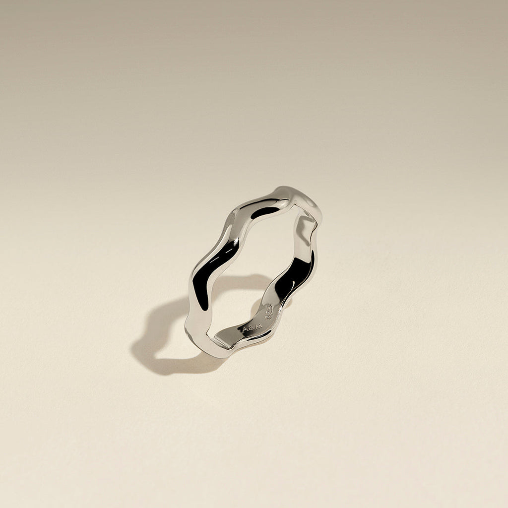 Scalloped Band Ring in Silver