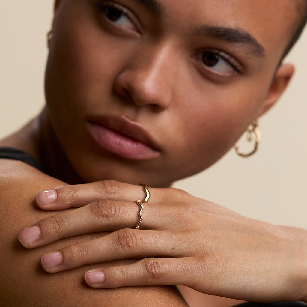 Scalloped Crystal Band Ring in Gold