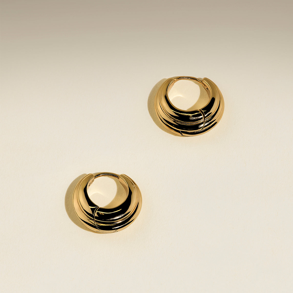 Astrid & Miyu Ripple Wave Huggies in Gold