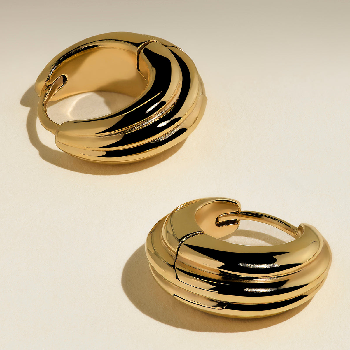 Astrid & Miyu Ripple Wave Huggies in Gold