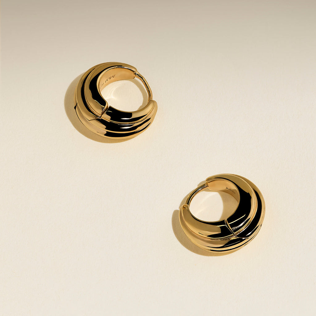 Astrid & Miyu Ripple Wave Huggies in Gold