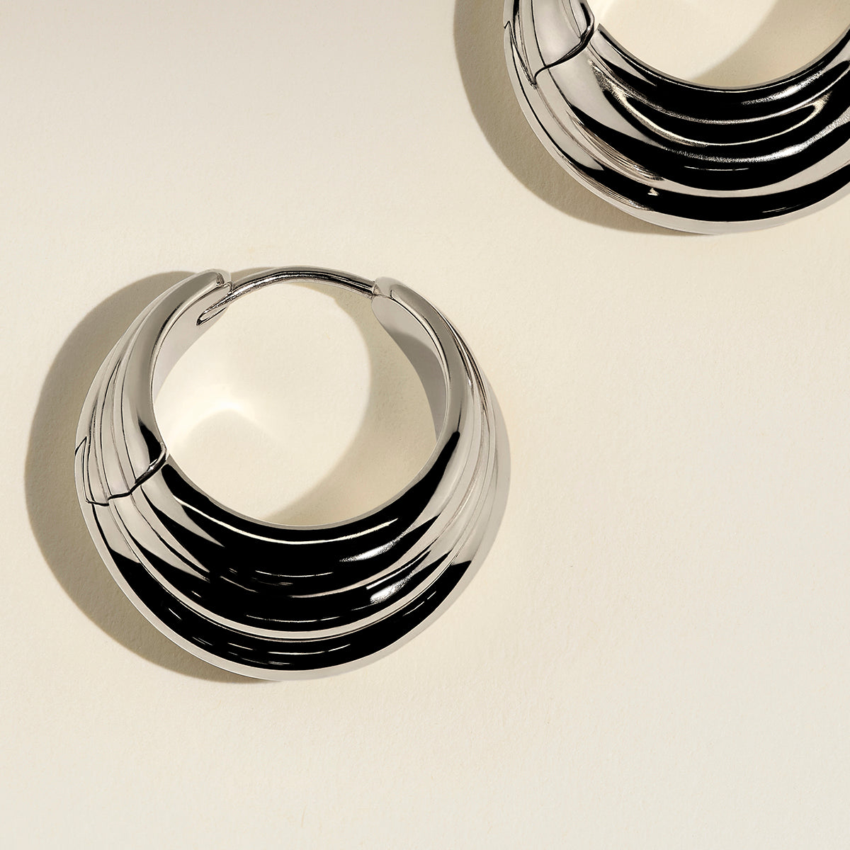 Ripple Wave Huggies in Silver