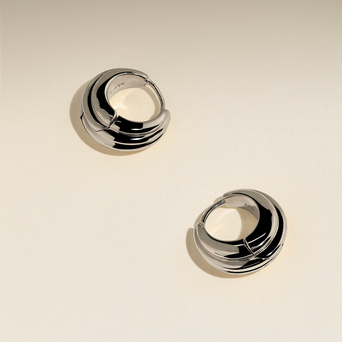 Ripple Wave Huggies in Silver