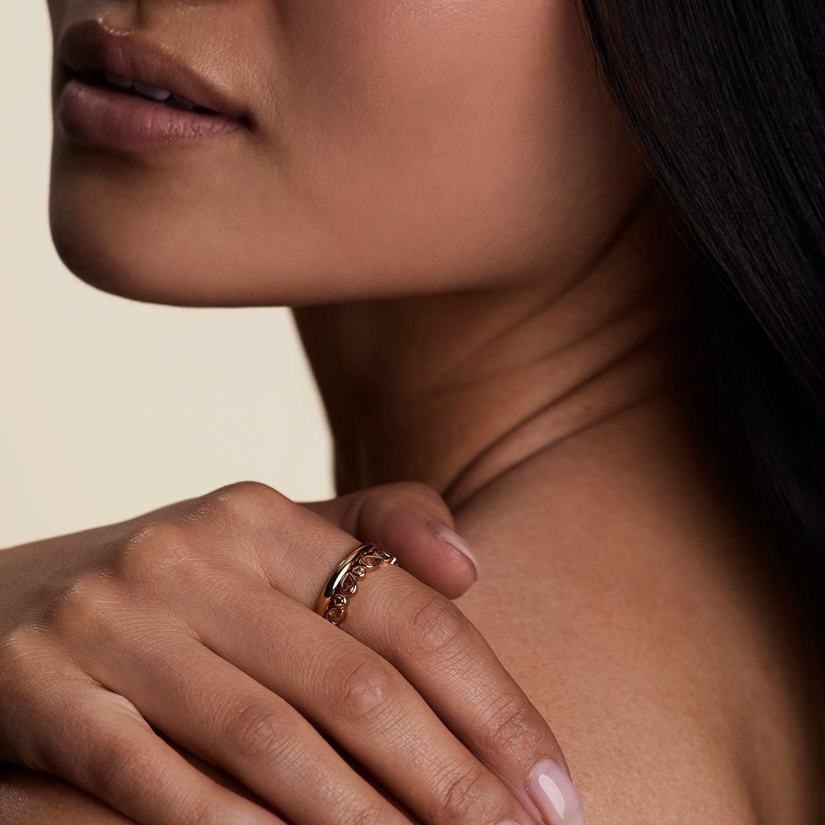 Sunset Pear Band Ring in Gold